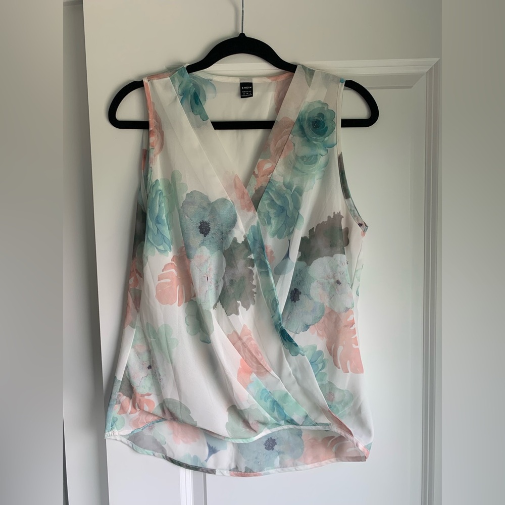 Women’s sleeveless top